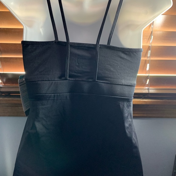 Tank top looks like two tanks - Picture 2 of 4